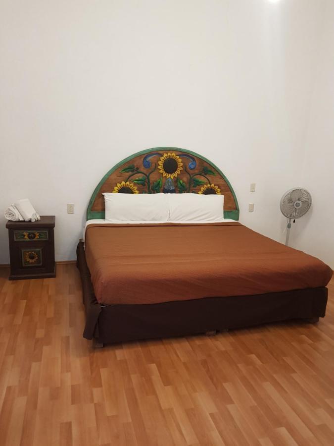 Hotel Meson Mariano Matamoros Queretaro Exterior photo