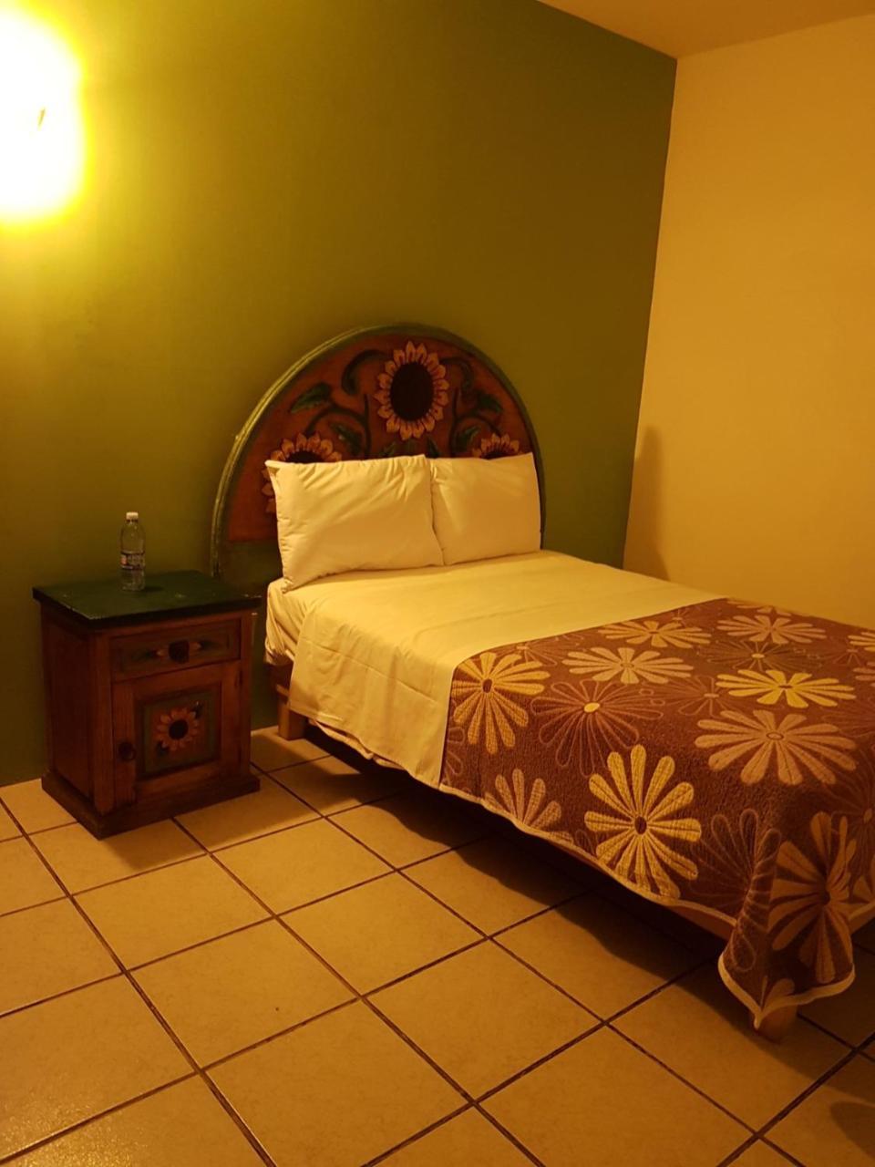 Hotel Meson Mariano Matamoros Queretaro Exterior photo